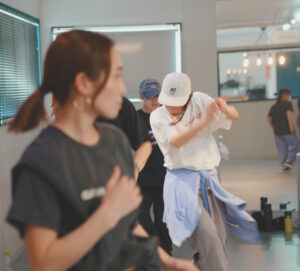 西宮市のダンススクールstudio SIOSにて開催された、HIPHOPダンスのワークショップの様子。