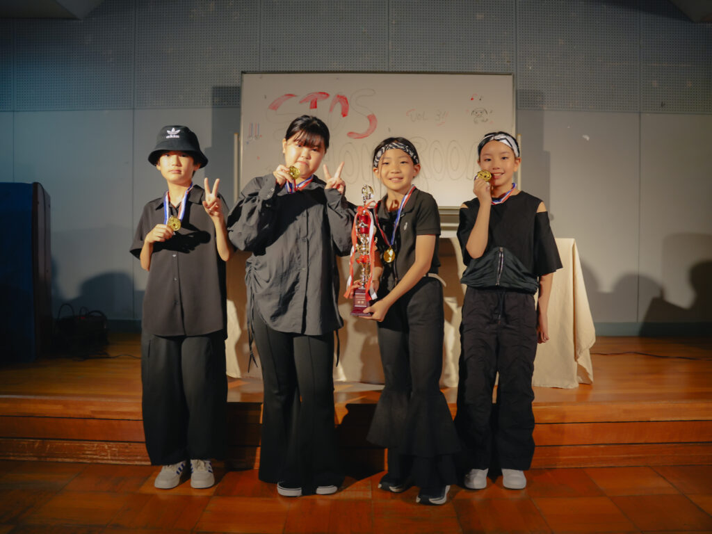 兵庫県西宮市の鳴尾東公民館にて、studioSIOS主催のストリートダンスバトルでの優勝結果